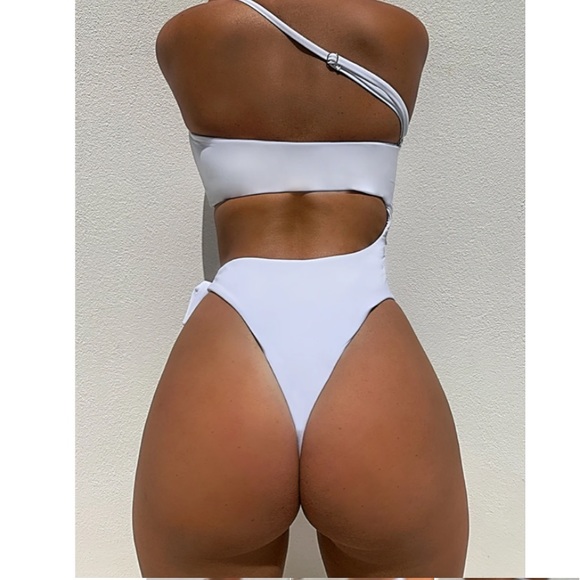 White one piece SOLD ‼️ - Picture 4 of 6